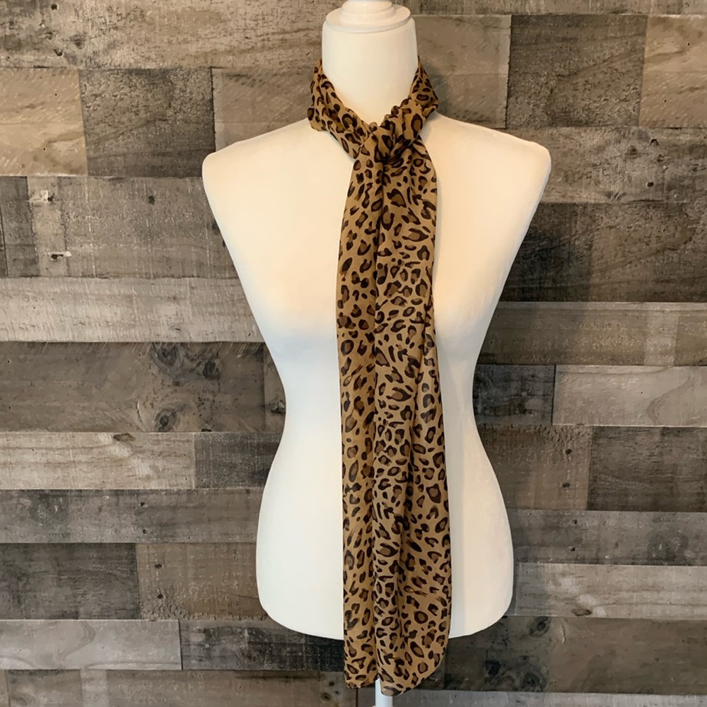 Jess Collection Leopard Print Scarf - Picture 14 of 16